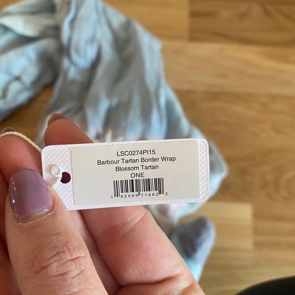 Barbour Tartan Border Wrap - Picture 2 of 4